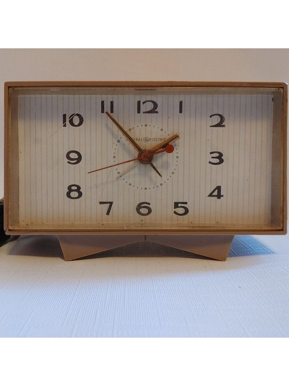VINTAGE General Electric Desk Clock MCM GE Model LR-215